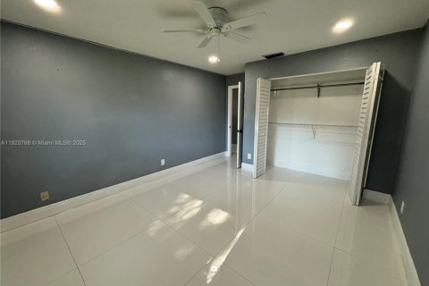 Villa ou maison à louer à Lauderhill, Floride: 3 chambres, 204.38 m2 № 1975961 - photo 25