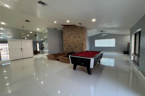 Villa ou maison à louer à Lauderhill, Floride: 3 chambres, 204.38 m2 № 1975961 - photo 14
