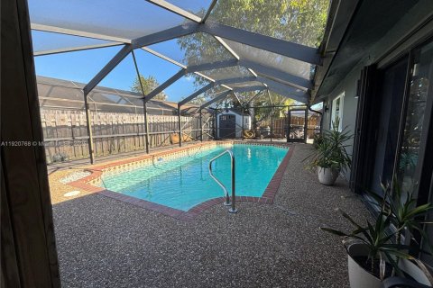 Villa ou maison à louer à Lauderhill, Floride: 3 chambres, 204.38 m2 № 1975961 - photo 9