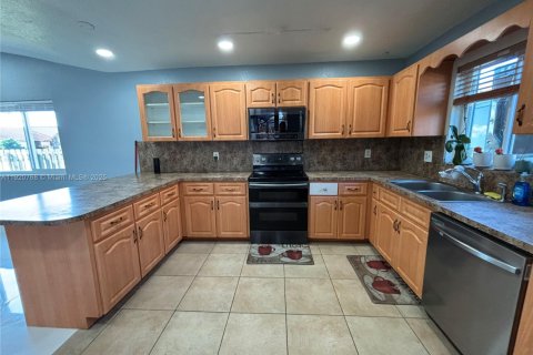 Villa ou maison à louer à Lauderhill, Floride: 3 chambres, 204.38 m2 № 1975961 - photo 19