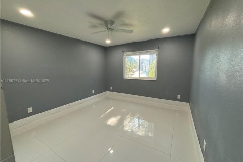 Villa ou maison à louer à Lauderhill, Floride: 3 chambres, 204.38 m2 № 1975961 - photo 26