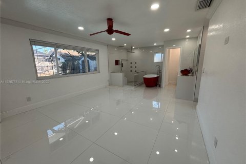 Villa ou maison à louer à Lauderhill, Floride: 3 chambres, 204.38 m2 № 1975961 - photo 22