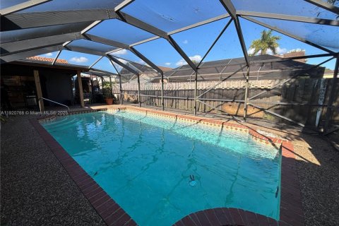 Villa ou maison à louer à Lauderhill, Floride: 3 chambres, 204.38 m2 № 1975961 - photo 8