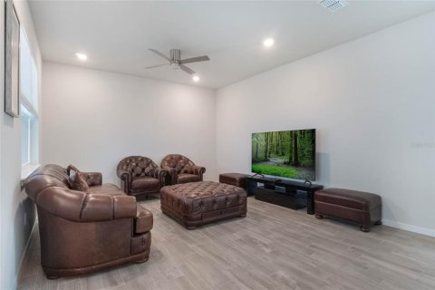 House in ISLES OF LAKE NONA in Orlando, Florida 3 bedrooms, 205.87 sq.m. № 1548396 - photo 9