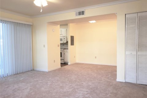 Condo in Gainesville, Florida, 1 bedroom  № 1744089 - photo 2
