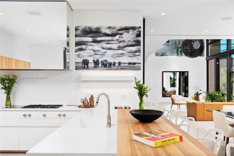House in Miami Beach, Florida 6 bedrooms, 477.98 sq.m. № 1804135 - photo 14