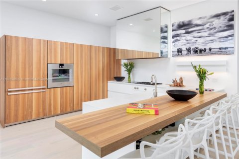 House in Miami Beach, Florida 6 bedrooms, 477.98 sq.m. № 1804135 - photo 12
