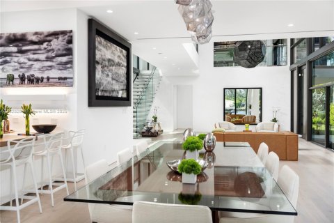 House in Miami Beach, Florida 6 bedrooms, 477.98 sq.m. № 1804135 - photo 10