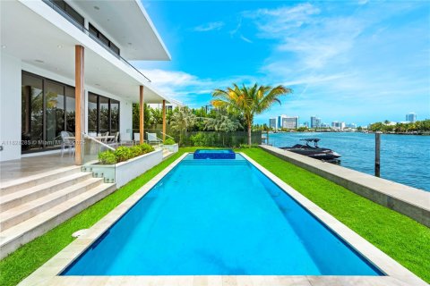 House in Miami Beach, Florida 6 bedrooms, 477.98 sq.m. № 1804135 - photo 18