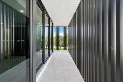 House in Miami Beach, Florida 6 bedrooms, 477.98 sq.m. № 1804135 - photo 30