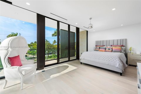 House in Miami Beach, Florida 6 bedrooms, 477.98 sq.m. № 1804135 - photo 24