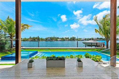 House in Miami Beach, Florida 6 bedrooms, 477.98 sq.m. № 1804135 - photo 15