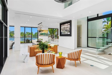 House in Miami Beach, Florida 6 bedrooms, 477.98 sq.m. № 1804135 - photo 6