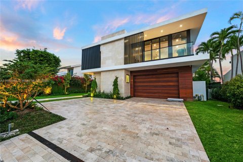 House in Miami Beach, Florida 6 bedrooms, 477.98 sq.m. № 1804135 - photo 2