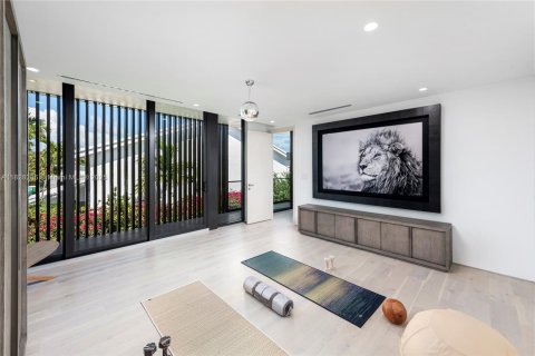 House in Miami Beach, Florida 6 bedrooms, 477.98 sq.m. № 1804135 - photo 29