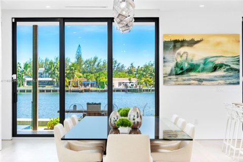 House in Miami Beach, Florida 6 bedrooms, 477.98 sq.m. № 1804135 - photo 9