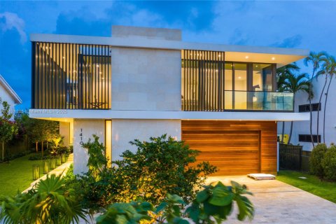 House in Miami Beach, Florida 6 bedrooms, 477.98 sq.m. № 1804135 - photo 3