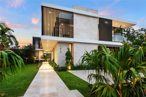 House in Miami Beach, Florida 6 bedrooms, 477.98 sq.m. № 1804135 - photo 1