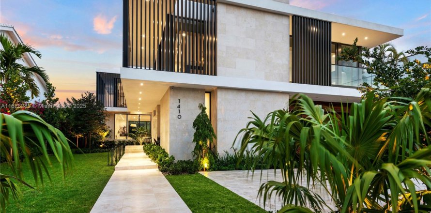 House in Miami Beach, Florida 6 bedrooms, 477.98 sq.m. № 1804135