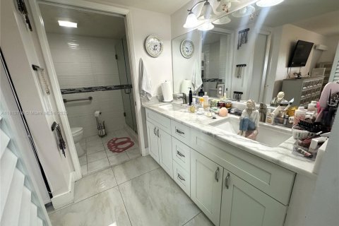 Condo in Pembroke Pines, Florida, 2 bedrooms  № 1755762 - photo 10