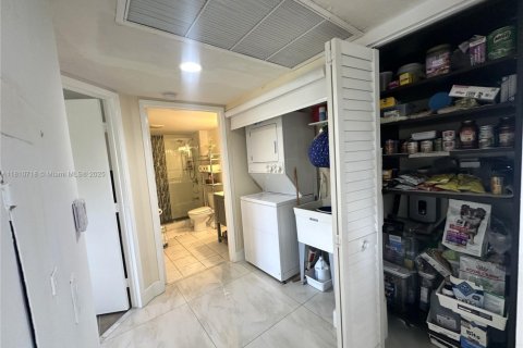 Condo in Pembroke Pines, Florida, 2 bedrooms  № 1755762 - photo 21