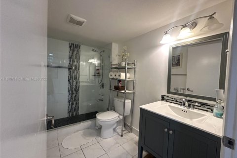 Condo in Pembroke Pines, Florida, 2 bedrooms  № 1755762 - photo 16