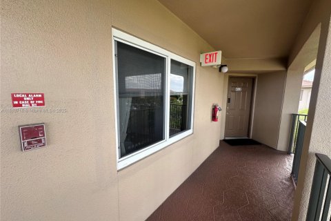 Condo in Pembroke Pines, Florida, 2 bedrooms  № 1755762 - photo 26