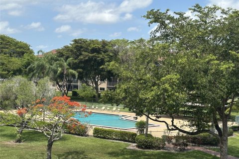 Condo in Pembroke Pines, Florida, 2 bedrooms  № 1755762 - photo 27