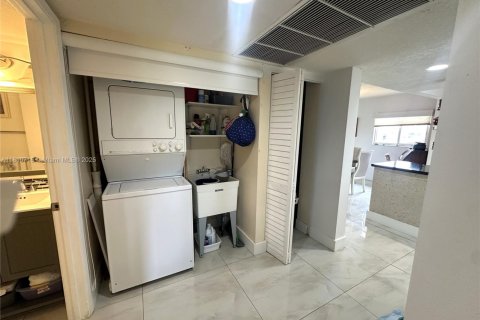 Condo in Pembroke Pines, Florida, 2 bedrooms  № 1755762 - photo 8