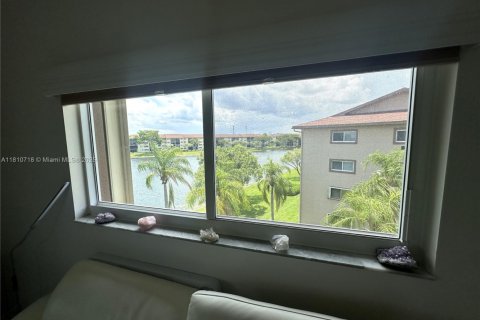 Condo in Pembroke Pines, Florida, 2 bedrooms  № 1755762 - photo 19