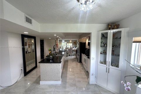 Condo in Pembroke Pines, Florida, 2 bedrooms  № 1755762 - photo 23
