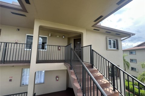 Condo in Pembroke Pines, Florida, 2 bedrooms  № 1755762 - photo 24