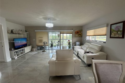 Condo in Pembroke Pines, Florida, 2 bedrooms  № 1755762 - photo 6