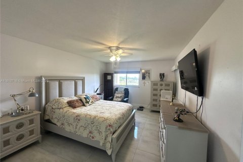 Condo in Pembroke Pines, Florida, 2 bedrooms  № 1755762 - photo 12