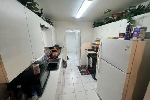 Купить виллу или дом в Уэст-Палм-Бич, Флорида 3 комнаты, 108.14м2, № 2083222 - фото 7