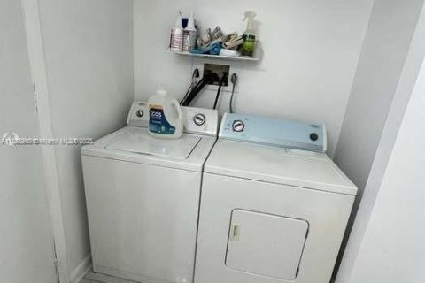 Townhouse in Cutler Bay, Florida 3 bedrooms № 1830528 - photo 12