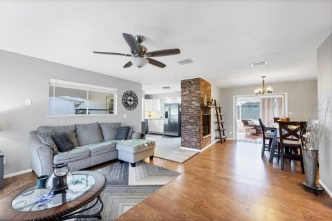 House in Sarasota, Florida 3 bedrooms, 155.52 sq.m. № 1634162 - photo 7