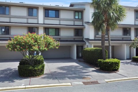 Adosado en venta en Clearwater, Florida, 4 dormitorios, 209.03 m2 № 1843501 - foto 1