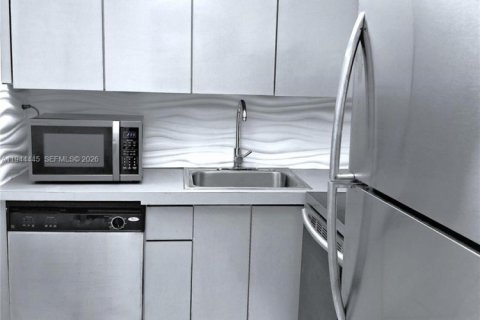 Condo in Sunny Isles Beach, Florida, 1 bedroom  № 2001887 - photo 3