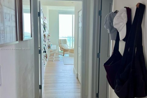 Condo in Miami, Florida, 3 bedrooms  № 1860886 - photo 15
