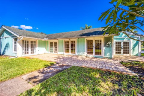 House in Palm City, Florida 3 bedrooms, 186.64 sq.m. № 2254519 - photo 6