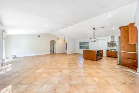House in Palm City, Florida 3 bedrooms, 186.64 sq.m. № 2254519 - photo 8