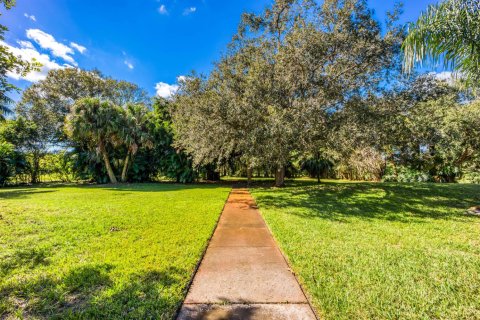 House in Palm City, Florida 3 bedrooms, 186.64 sq.m. № 2254519 - photo 29