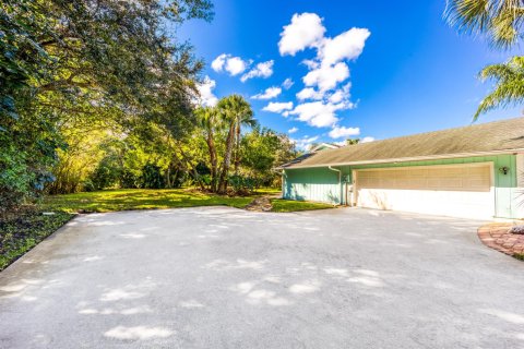 House in Palm City, Florida 3 bedrooms, 186.64 sq.m. № 2254519 - photo 5