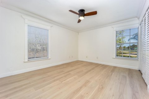 House in Palm City, Florida 3 bedrooms, 186.64 sq.m. № 2254519 - photo 22