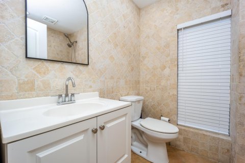 House in Palm City, Florida 3 bedrooms, 186.64 sq.m. № 2254519 - photo 23