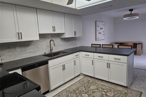 House in Bradenton, Florida 3 bedrooms, 220.92 sq.m. № 2098483 - photo 9