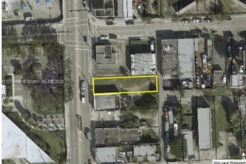 Propiedad comercial en venta en Miami, Florida № 1962007 - foto 6