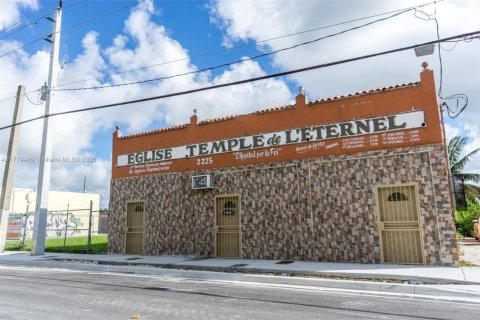 Propiedad comercial en venta en Miami, Florida № 1962007 - foto 2