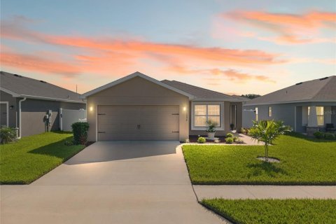 House in Auburndale, Florida 3 bedrooms, 120.59 sq.m. № 2379147